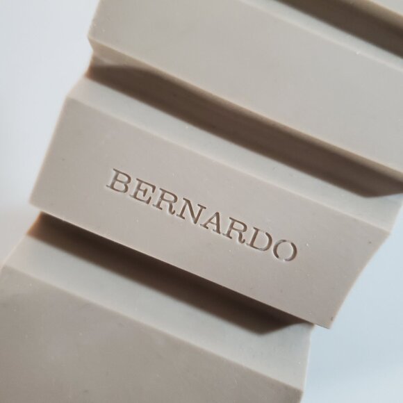 NWOT Bernardo Dana Green Suede Bootie with Camo Fleece Size 7.5 - Picture 7 of 7